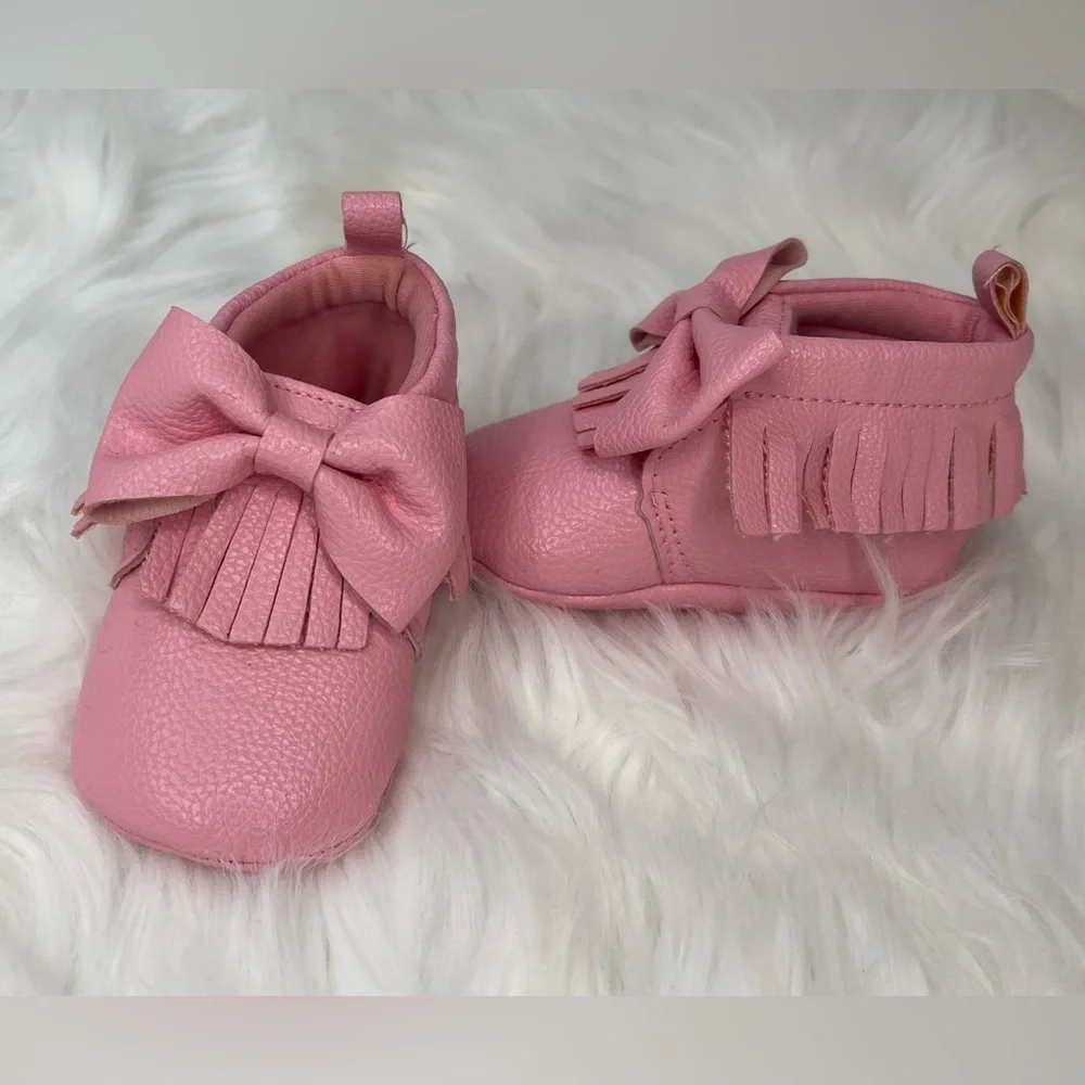 Baby’s Moccasins with Bow